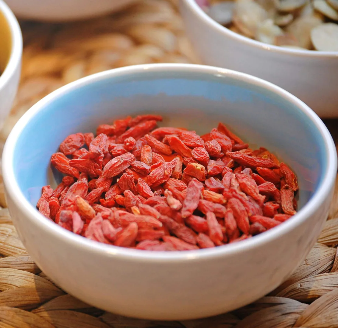 Goji ontbijtbowl met havermout, appel en walnoten