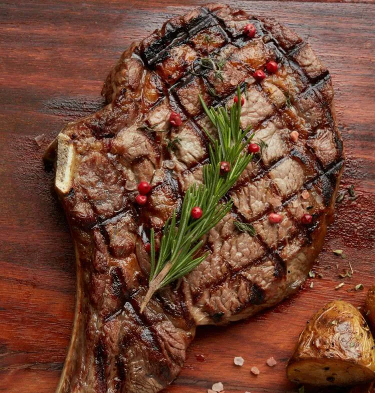 The dry rub steak: organic steak spice mix in the pan