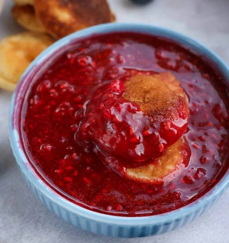 Homemade red lingonberry compote with cardamom